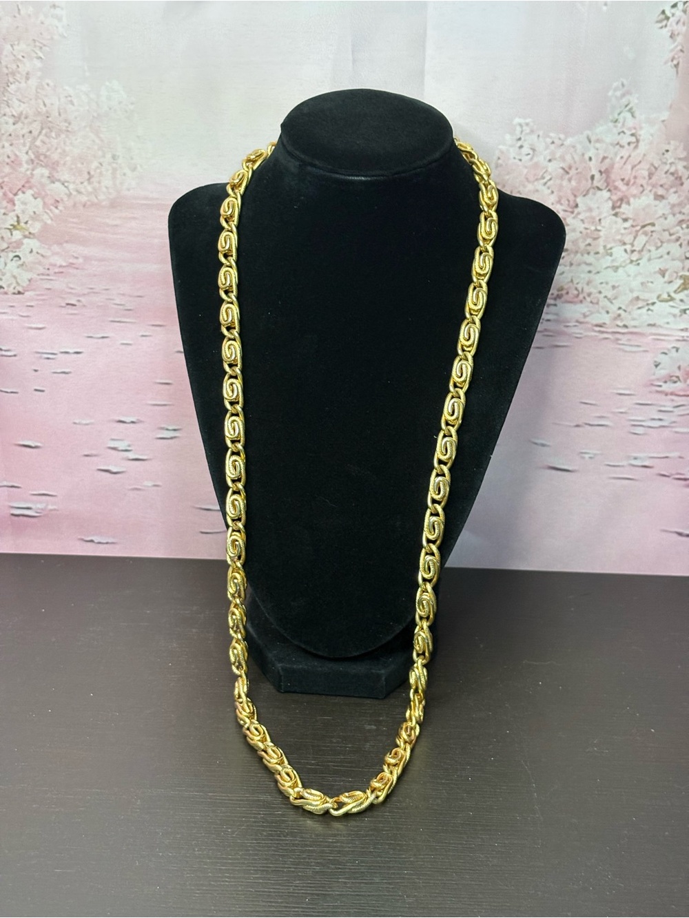 Vintage Anne Klein Gold-Tone Twisted Link Necklace. Excellent used condition